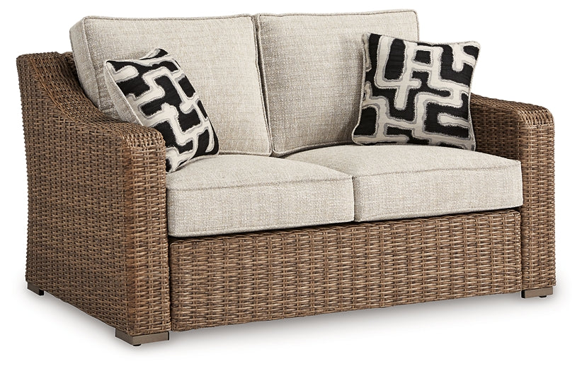 Beachcroft Loveseat w/Cushion